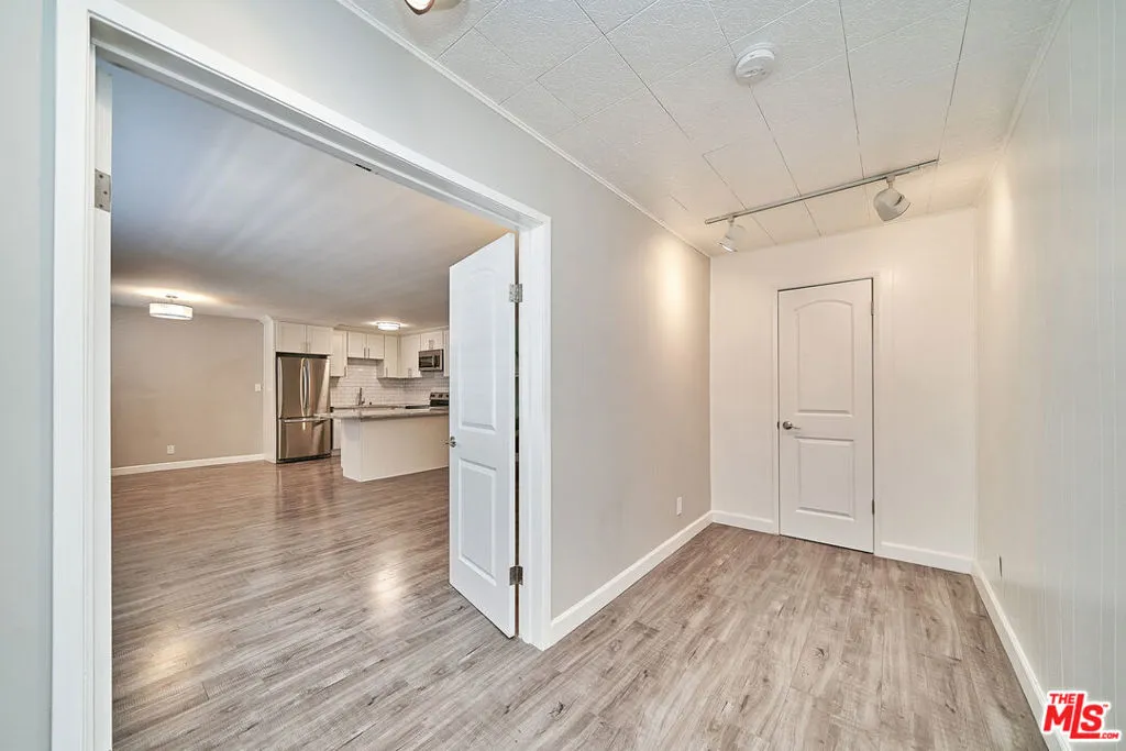 6520 Shirley Avenue 14, Reseda, California 91335 home-pic-18